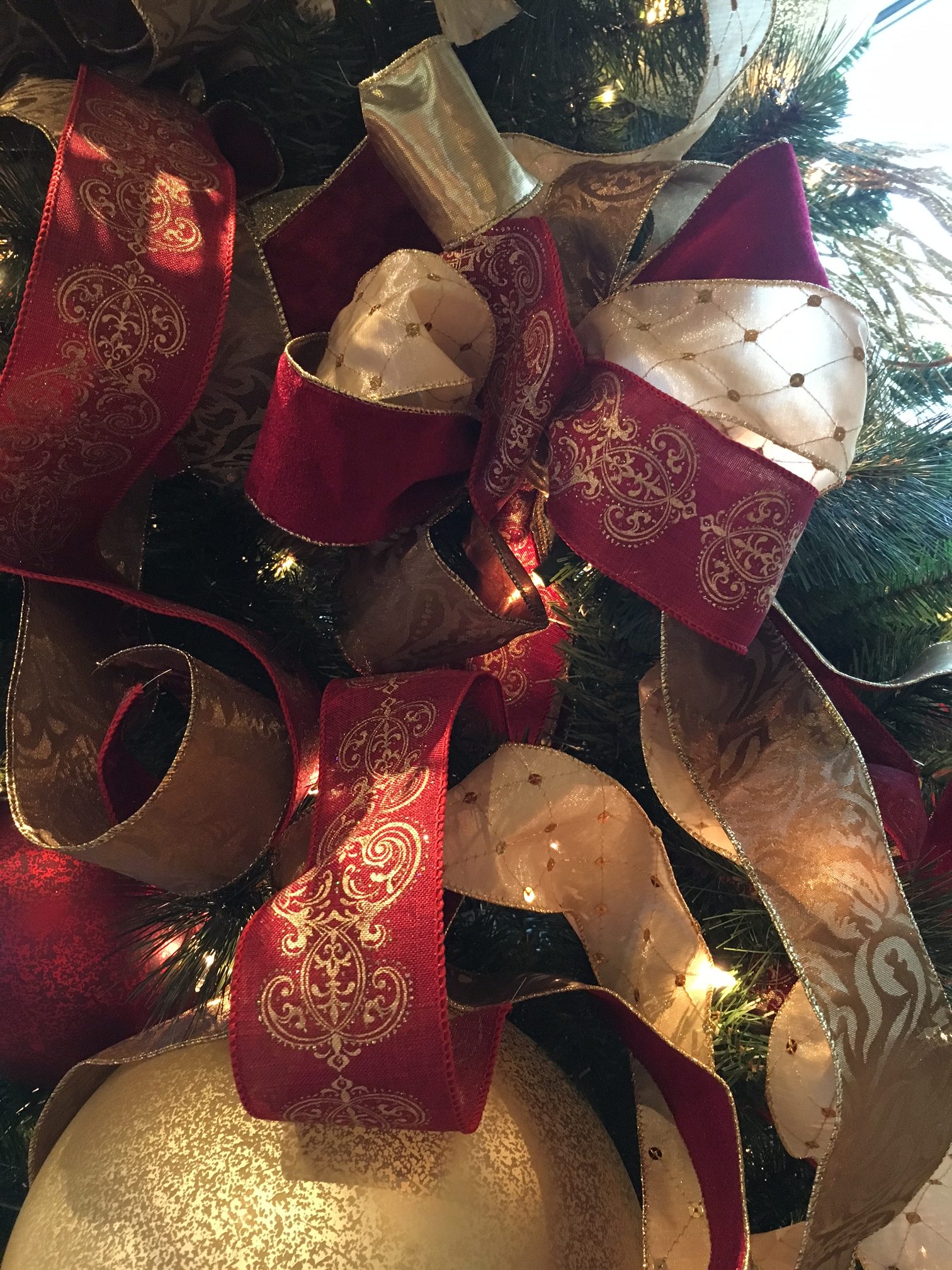 Designer christmas tree decorating tips