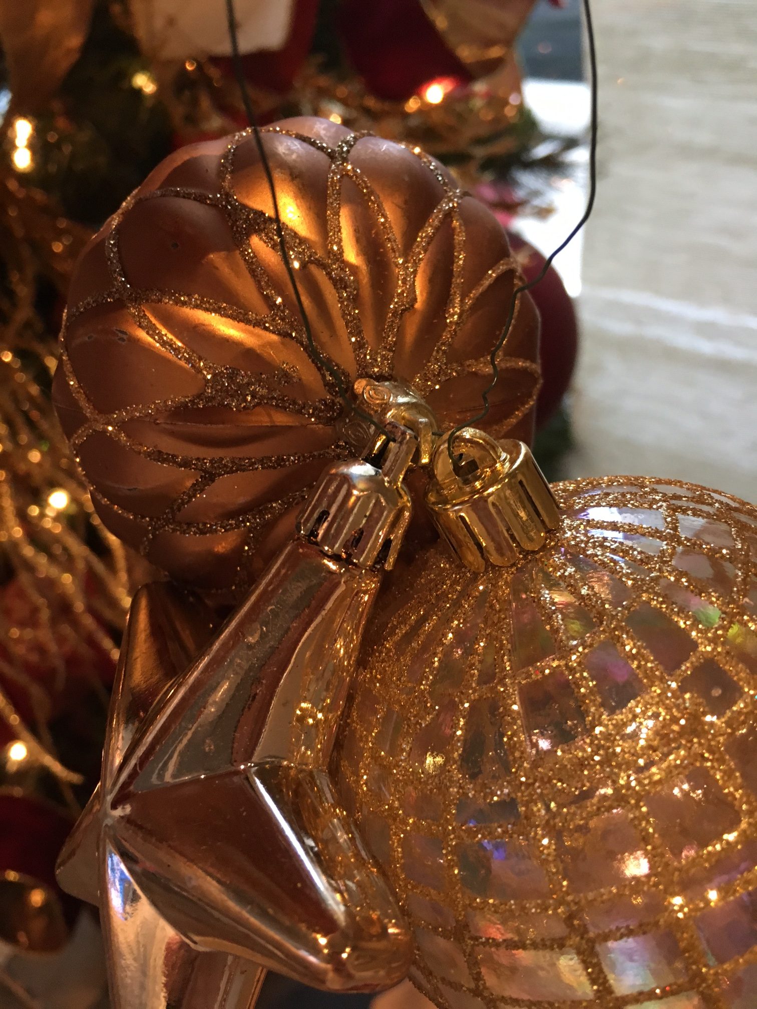 2 easy decorating tips for a designer christmas tree