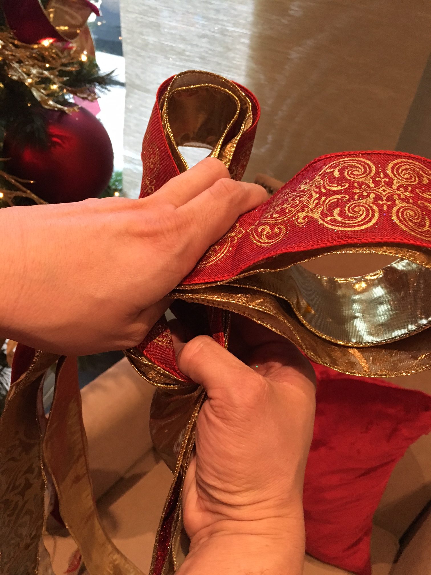Designer christmas tree decorating tips