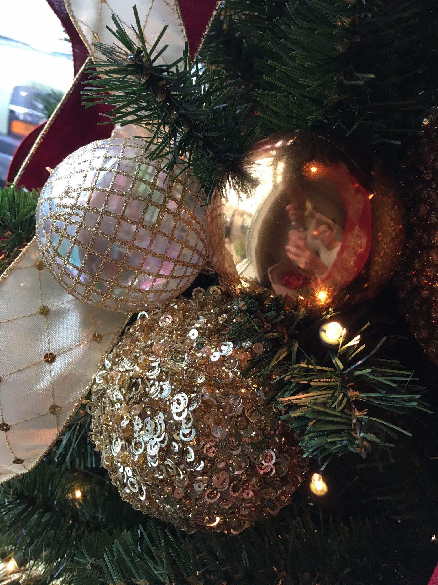 How to make your tree look like it was decorated by a designer